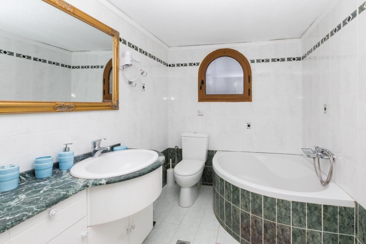 Beachfront Family Villa Katerina With Private Pool, Playground, Bbq & Amazing Sea Views! Petres  Extérieur photo