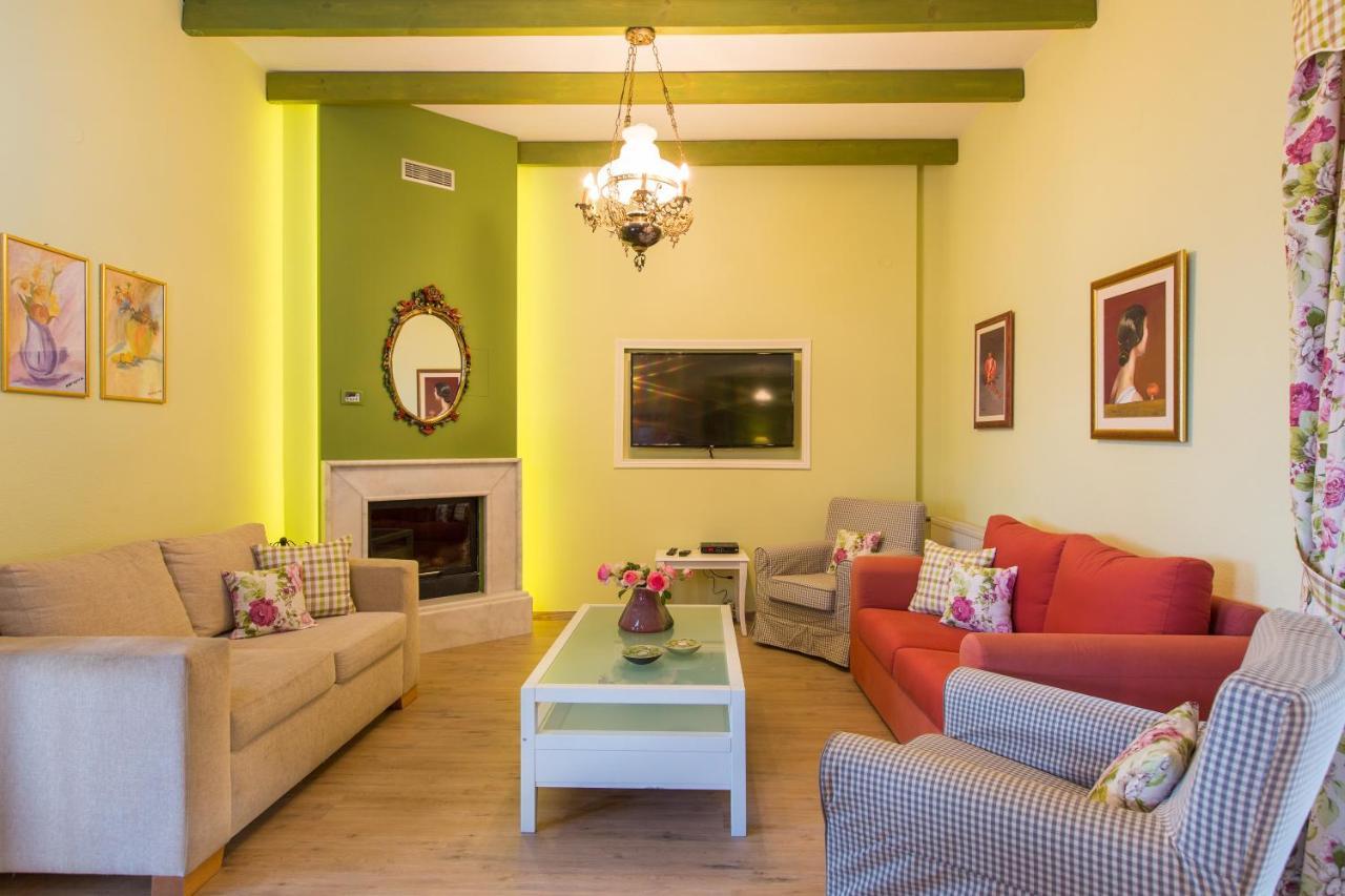 Beachfront Family Villa Katerina With Private Pool, Playground, Bbq & Amazing Sea Views! Petres  Extérieur photo