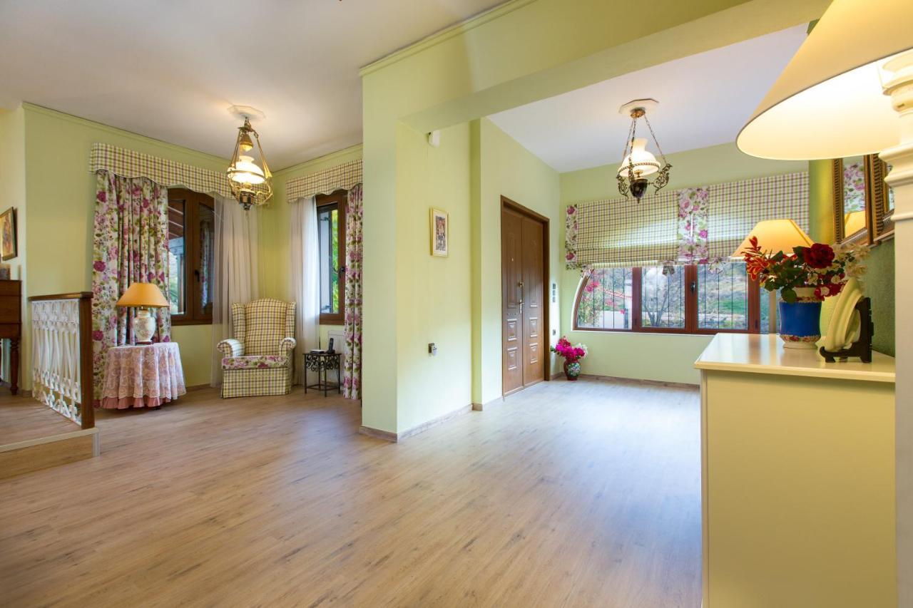 Beachfront Family Villa Katerina With Private Pool, Playground, Bbq & Amazing Sea Views! Petres  Extérieur photo