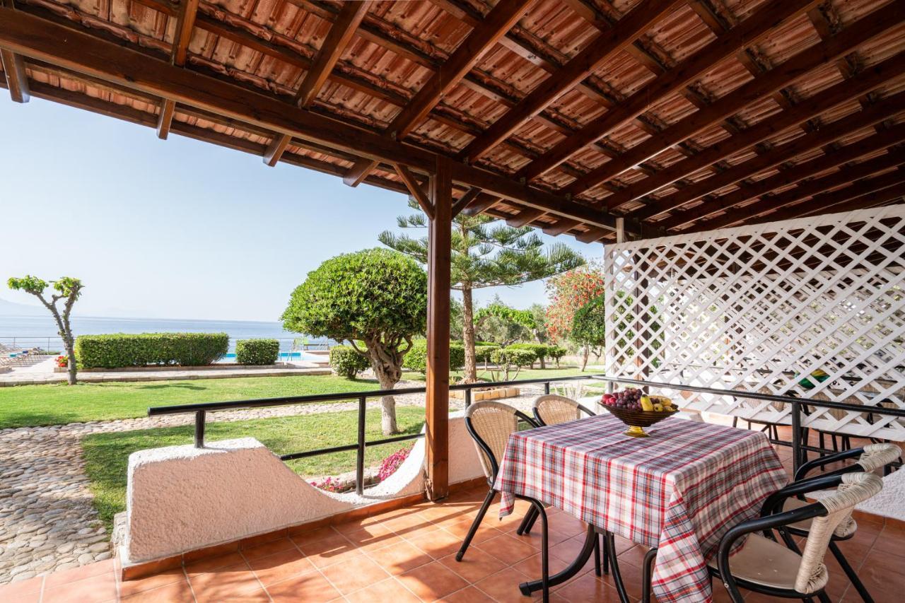 Beachfront Family Villa Katerina With Private Pool, Playground, Bbq & Amazing Sea Views! Petres  Extérieur photo