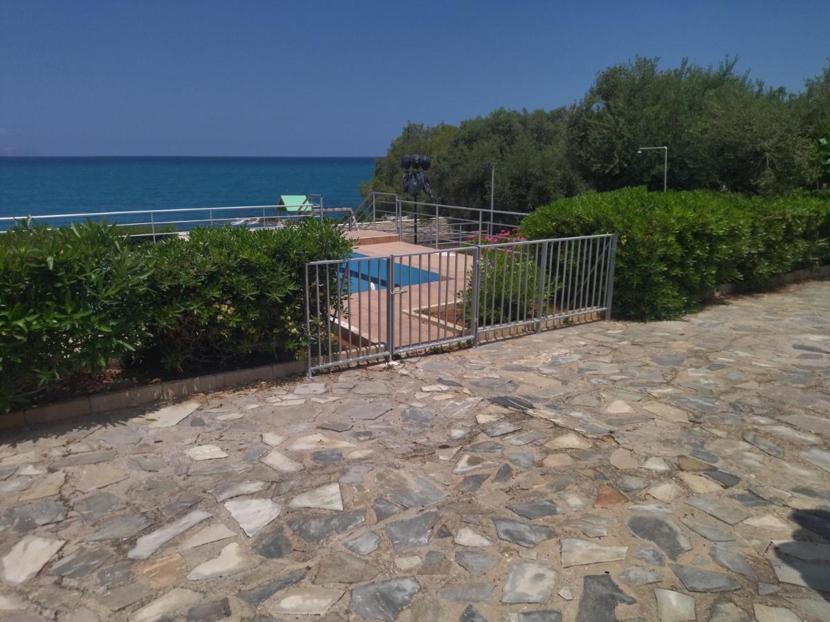 Beachfront Family Villa Katerina With Private Pool, Playground, Bbq & Amazing Sea Views! Petres  Extérieur photo