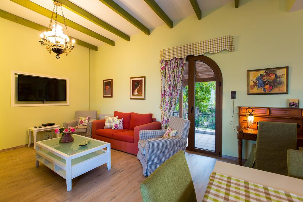 Beachfront Family Villa Katerina With Private Pool, Playground, Bbq & Amazing Sea Views! Petres  Extérieur photo