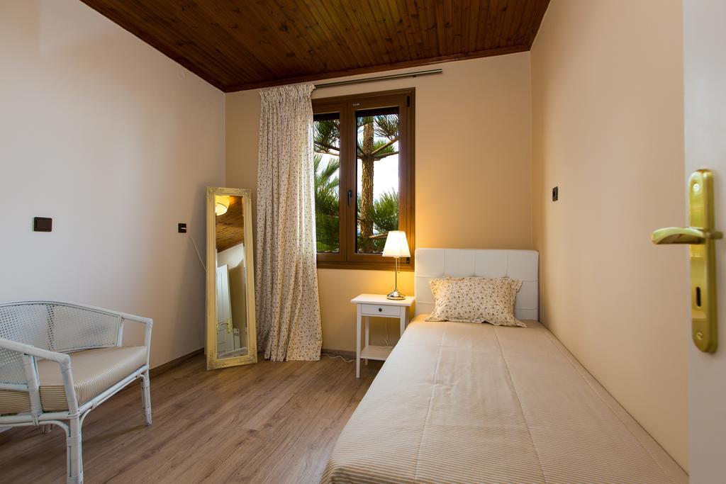 Beachfront Family Villa Katerina With Private Pool, Playground, Bbq & Amazing Sea Views! Petres  Extérieur photo